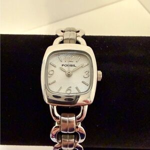 Vintage Women's Fossil F2 Silver Stainless Steel Link Analog Bracelet Watch